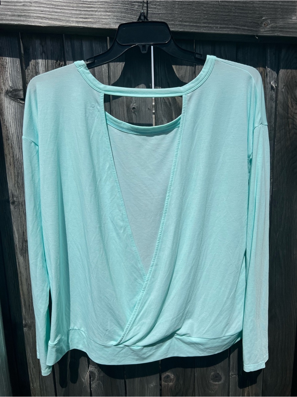 GapFit Breathe Long Sleeve Cross-Back T-Shirt - Picture 2 of 3